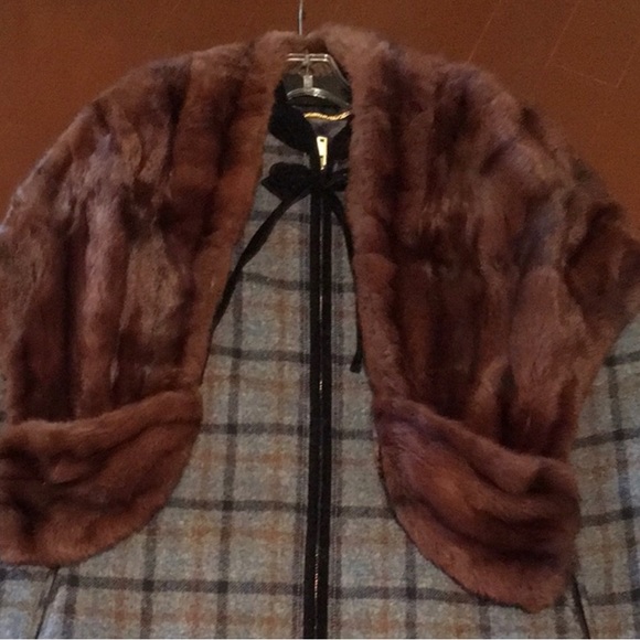 Vintage fur with pockets OS - Picture 3 of 6